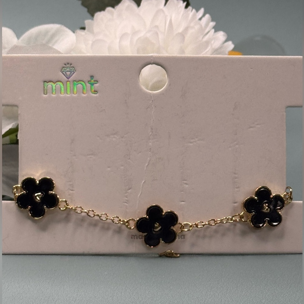 Mint Gold Tone Black Flower 7-9inch Bracelet